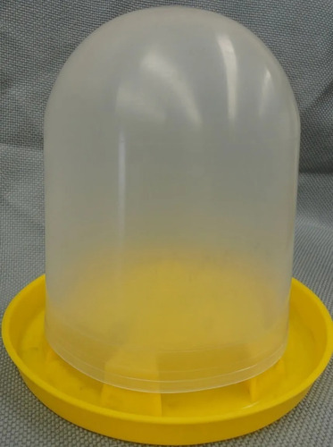 Comedero Pollito De Piso 1.5kgs Grano Chico 19x19cm X6unidad