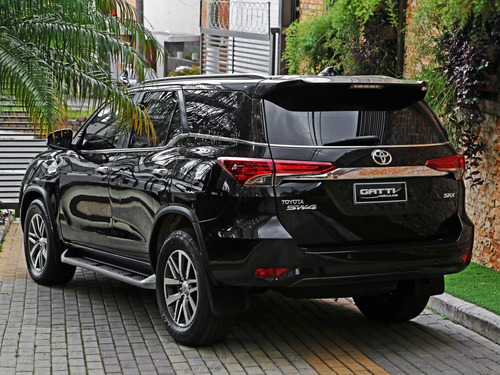 Toyota Hilux SW4 2.8 SRX 4X4 7 LUGARES 16V TURBO INTERCOOLER DIESEL 4P AUTOMÁTICO