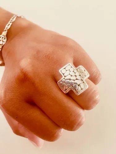 Anillos de plata con cruz sales