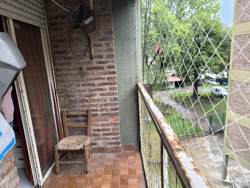 Venta Departamento 4 Ambientes Doble Balcón Y Cochera En Parque Chacabuco - Permuta