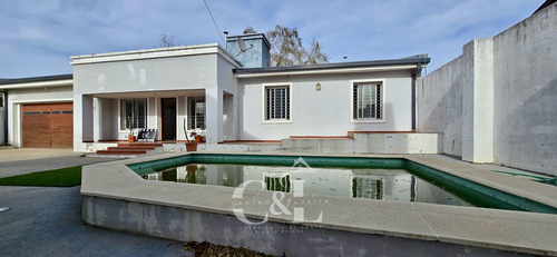Venta Casa De 2 Dormitorios Con Piscina En Miguel Muñoz