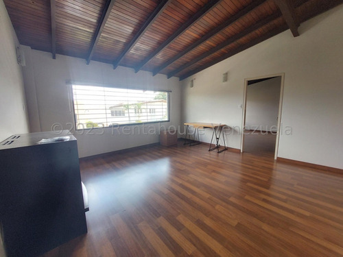 Casa En Venta En Alto Prado Caracas Remodelada Calle Cerrada Terraza