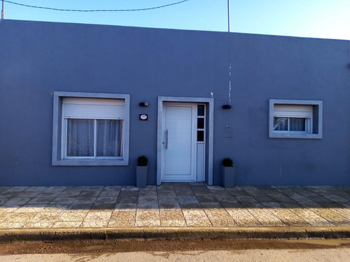 Casa En Venta - 2 Dormitorios 1 Baño - 1.120mts2 - Coronel Suárez