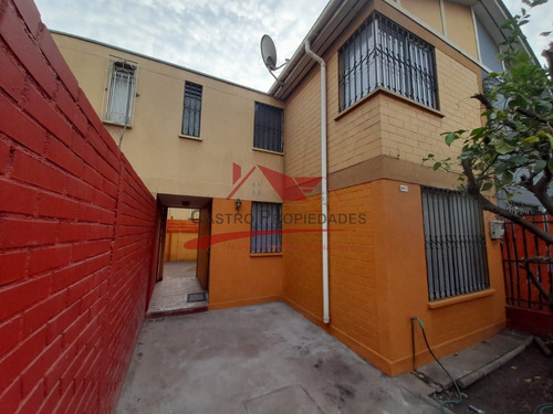 Hermosa Casa De Dos Pisos, 2 Dormitorios, 1 Baño, Quilicura