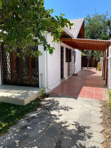 Casa Recien Remodelada En Una Tranquila Calle De La Reina