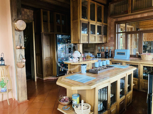 Casa En Venta De 4 Dorm. En Puerto Varas