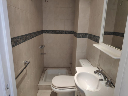 Imagen 7 de 17 de 4 Amb Con Depcia De Servicio Al Frente Con Balcon
