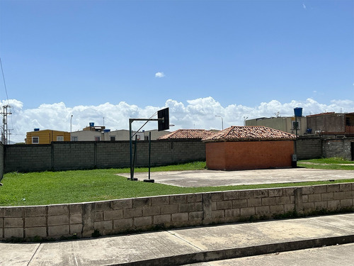 Imagen 3 de 26 de Hermoso Town House En Venta Amoblado, Listo Para Mudarse, Parque Valencia