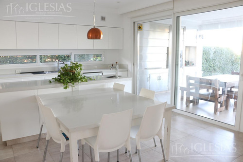 Imagen 14 de 30 de Tour 360º - Casa Al Lago En Venta O Alquiler - Barrio Los Lagos, Nordelta