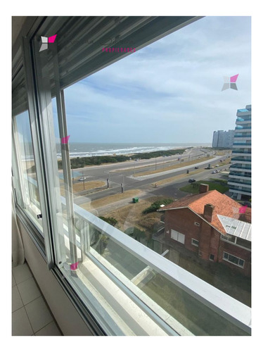 Imagen 2 de 23 de Venta De Apartamento De 3 Dormitorios Frente Al Mar En Edificio Tiburon En Punta Del Este