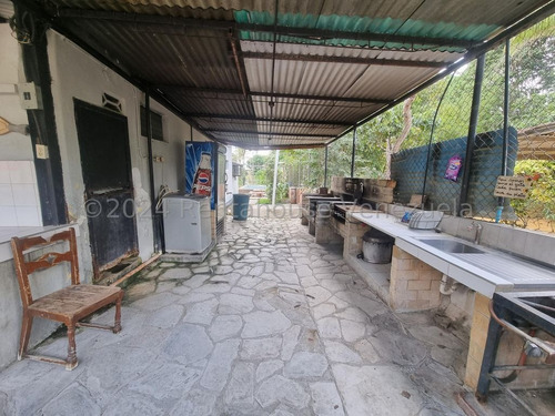 Carlos Colmenarez Vende Granja Amoblada Con Casa Principal De 4hab,3bñ,estacionamiento Multiple,casa De Encargado,deposito,a/a Entodas Las Hab,cocinas Dentro Y Fuera Con Parrillera A Gas Corrales,gall