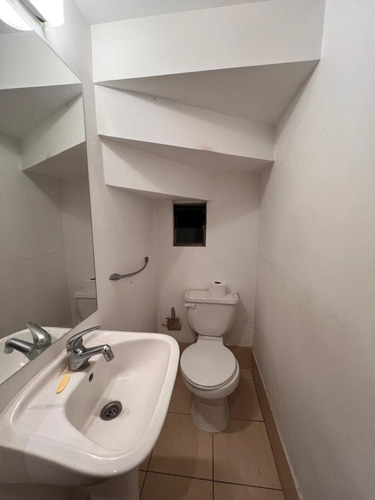 Casa En Altos De Viña Con Espacio, Luz Y Tranquilidad