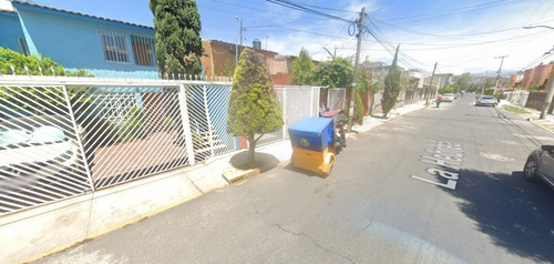Casa 3 Recamaras, 2 Estacionamientos, 2 Baños.