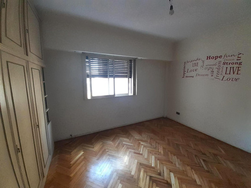 Departamento De 2 Ambientes Con Balcón En Venta - Balvanera - 6to Piso