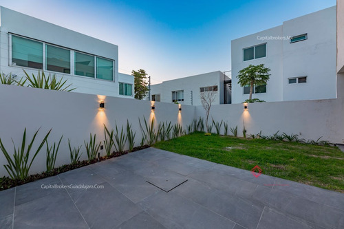 Casa Nueva De Lujo Con Sótano En Venta Villa Verona