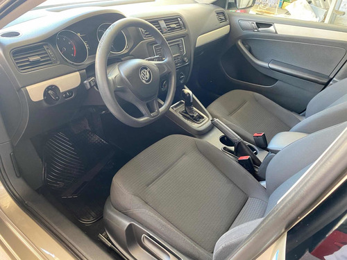 Imagen 11 de 14 de Volkswagen Jetta 2015 2.5 Comfortline Mt At