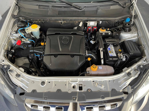 Imagen 9 de 13 de Fiat Strada 2015 1.6 Adventure Cd Pack Top Locker Con Gnc