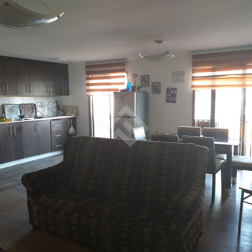 Casa En Venta De 4 Dorm. En La Florida
