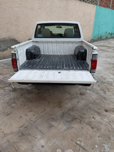 Imagen 7 de 13 de Nissan Np300 2013 2.4 Doble Cabina Típica Audio Mt
