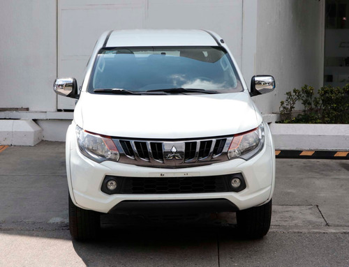 Imagen 7 de 14 de Mitsubishi L200 2018 2.4 Cabina Doble 4x2 Mt