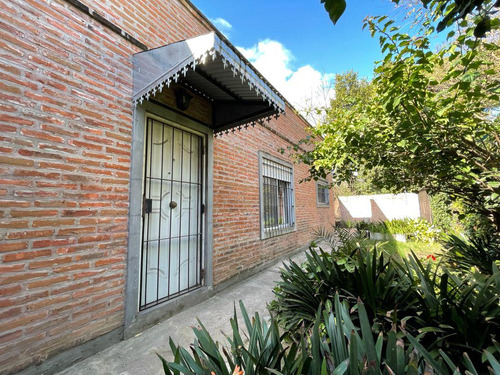 En Venta | Hermosa Casa - Quinta En Moreno Con Amplio Parque, Pileta, Y Quincho - Sobre Calle Faraday Y Galileo Galilei - Zona De Quintas