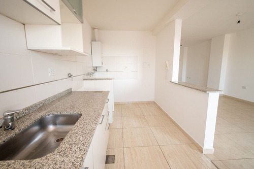 Se Vende Dpto. De 2 Dorm. C/cochera En Barrio Sur!