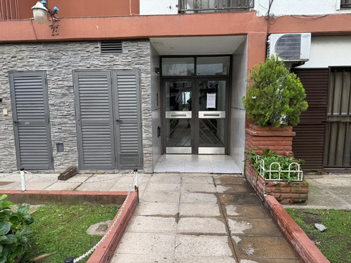 Venta De Departamento 3 Ambientes A Metros Del Centro De Wilde, Excelente Ubicacion.