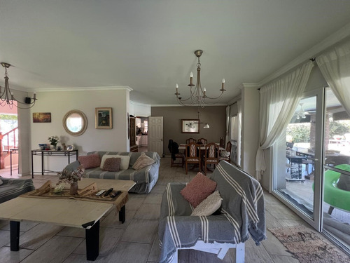 Casa En Venta En Los Jazmines, Pilar Del Este, Pilar