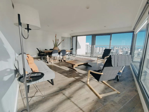 Venta De Hermoso Penthouse De 2 Dormitorios Con Baños En Suite, Hermosa Vista Mansa Y Brava..