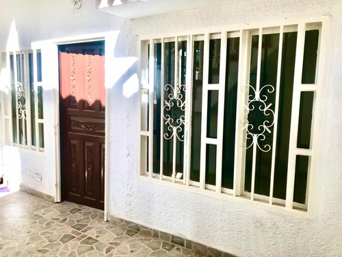 Amr Vende Casa Esquinera Muy Bien Ubicada Con Local Ureña