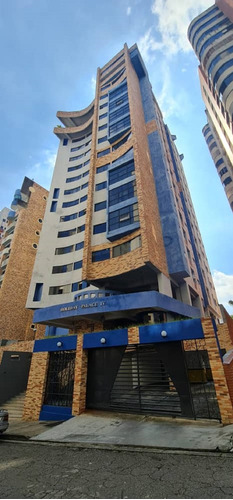 Sky Group Vende. Apartamento Totalmente Amoblado En Conjunto Cerrado De El Bosque Holiday Palace Iv, Piso Bajo. Luz Coelho.