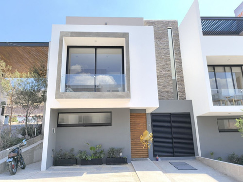 Casa En Venta Con Vista Panorámica En Zibata!