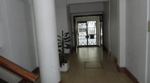 Apartamento En El Centro De Montevideo A Metros De Avenida Del Libertador Ref 612