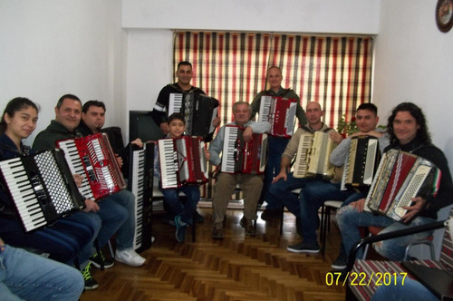 Imagen 3 de 10 de Clases De Acordeon A Piano Online