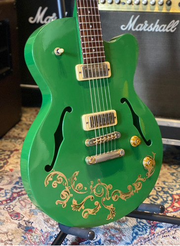 Guitarra Yamaha Aex520 Pintura Verde E Em Folha De Ouro 24k