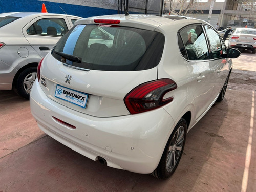 Imagen 4 de 8 de Peugeot 208 In Concert 1.6 115 2020