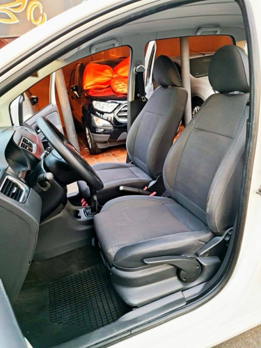 Imagem 17 de 21 de Volkswagen Fox Trend 1.6 8v Flex 4 Portas Impecável!!!