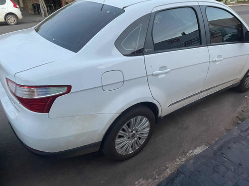 Fiat Grand Siena 2014 1.6 16v Essence Flex 4p