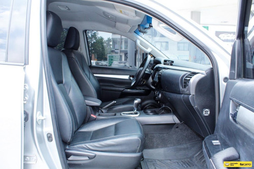 Imagen 14 de 25 de Toyota Hilux 2.8 Srv