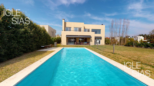 Casa Al Lago En Venta 3 Dormitorios Barrio San Francisco, Villanueva