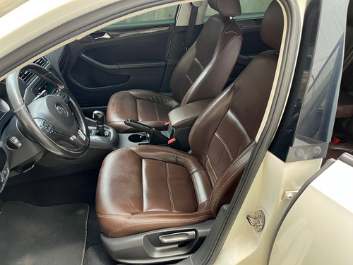 Volkswagen Jetta 2.0 Comfortline Flex 4p Automática