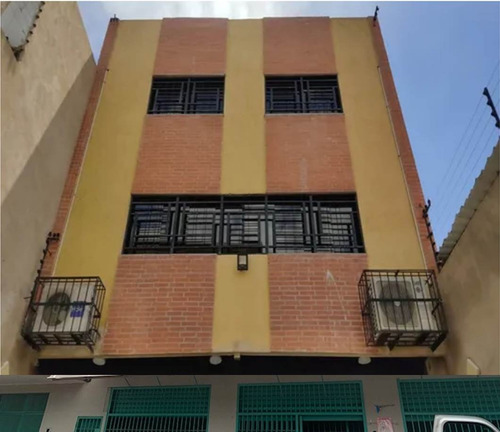 En Venta Deposito Local Comercial Mayorista Y Detal En Mercado Periférico La Candelaria.