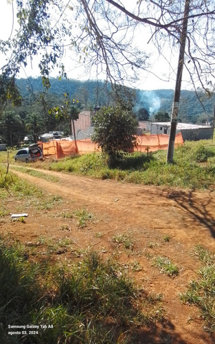 Lote Em Condomínio Fechado De ( Médio Padrão )