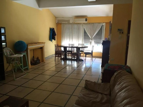Imagen 3 de 10 de Chalet En Venta En Ituzaingo Norte