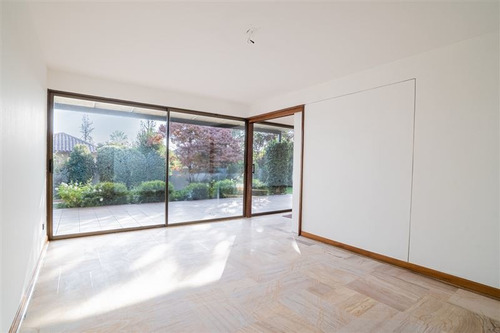 Casa En Venta De 4 Dorm. En Las Condes