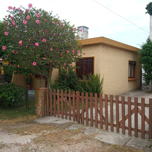 Imagen 3 de 15 de Casa 3 Dormitorios, Parrillero, Garage, Zona Muy Tranquila.