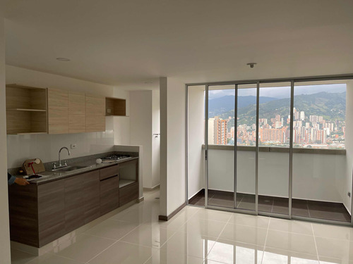 Apartamento De 3 Habitaciones + 2 Baños + Cuarto Útil + Parq