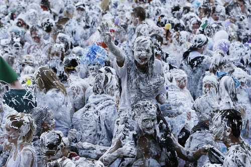 Espuma En Spray Caja Con 24 Latas Fiestas Bolos Cumpleaños