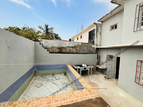 Casa En Venta En Veracruz Con Hab. En P. B. Y Alberca Col. Astilleros