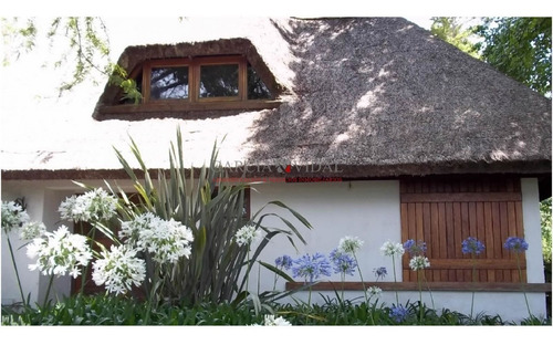 Casa En Venta Y Alquiler Zona Golf, Punta Del Este, 4 Dormitorios- Ref: 2824